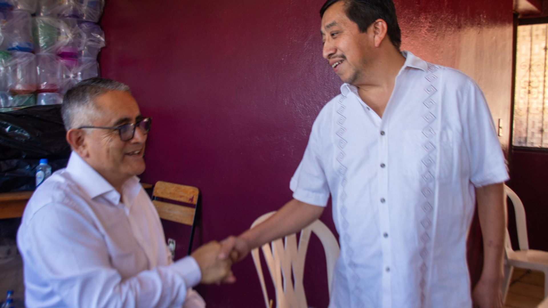 Platica con el delegado regional del DIF.