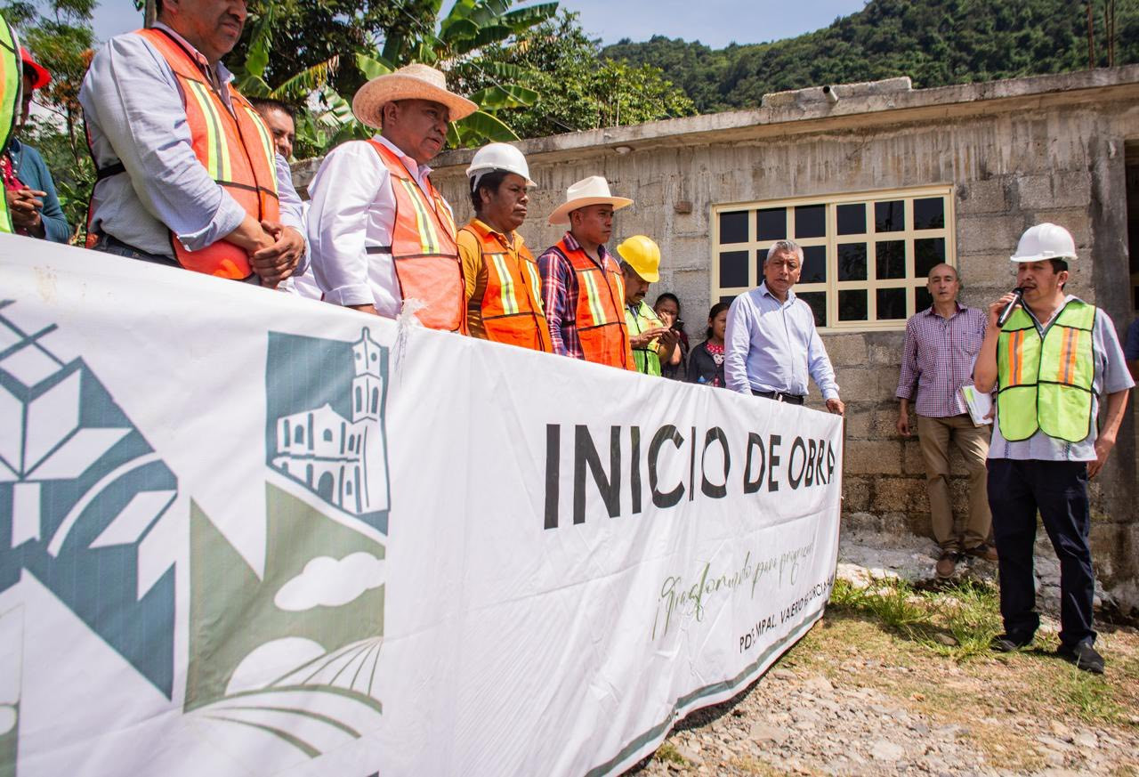 Inicio a la construcción del sistema de drenaje sanitario en Cueyatla