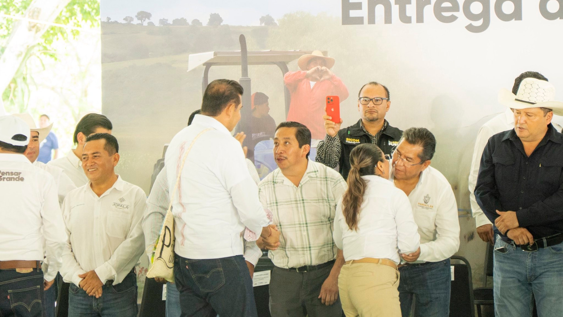 Entrega de Apoyos para la Transformación del Campo Poblano y Obra Comunitaria.